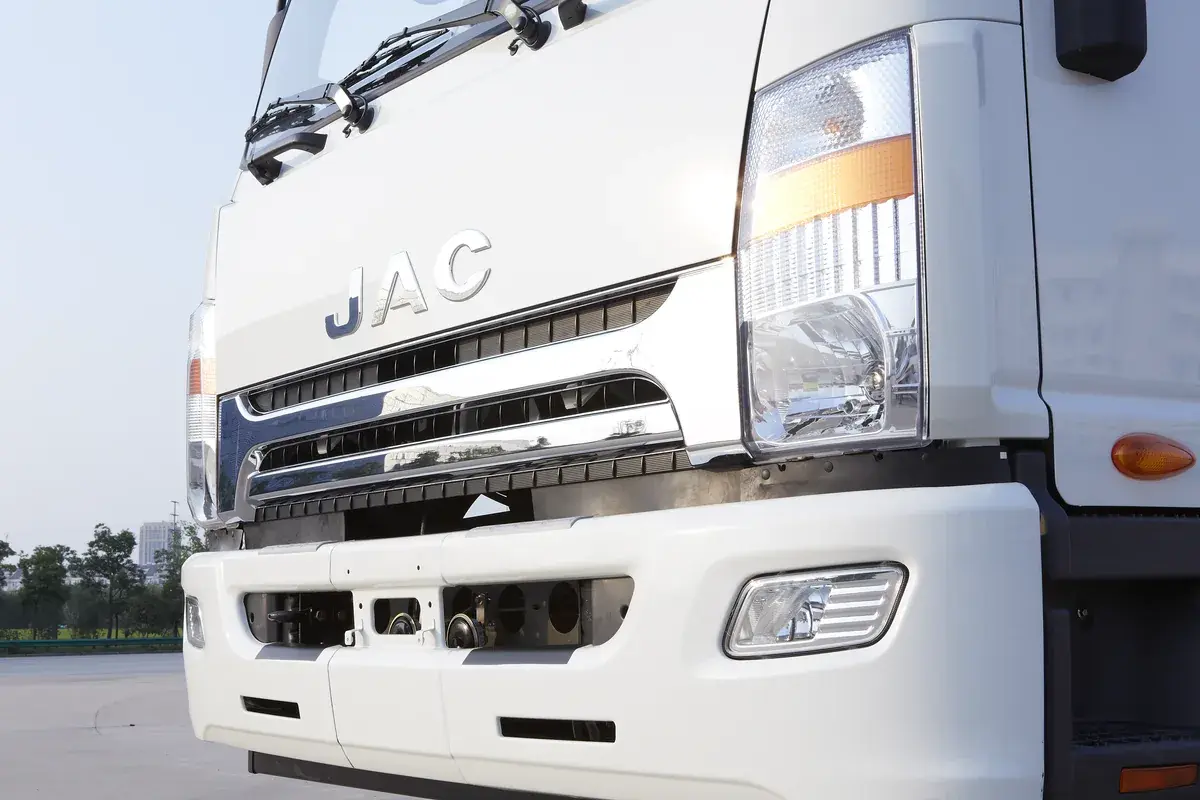 JAC LE112 — detalle 2